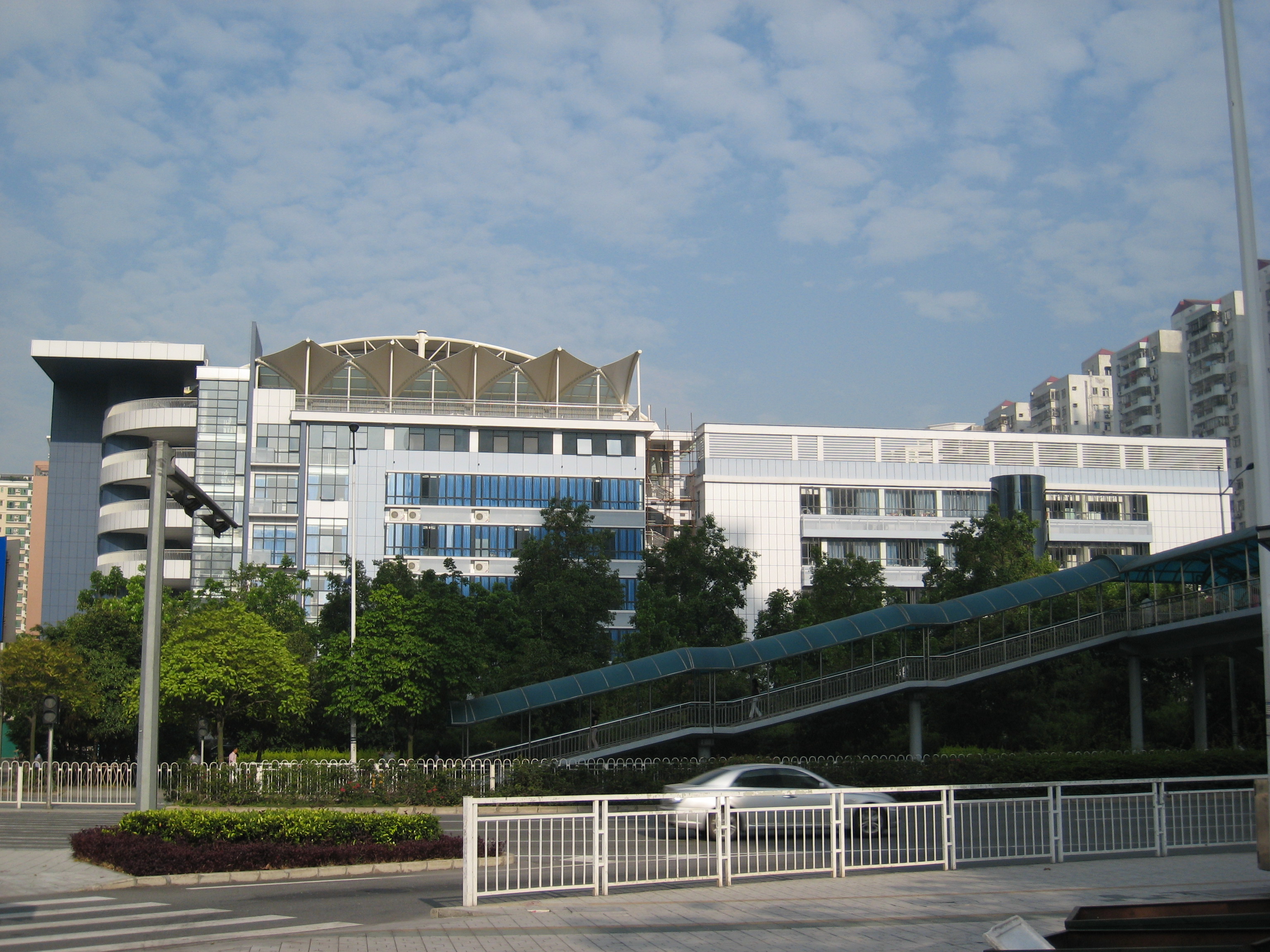  p>深圳市华强职业技术学校是国家级重点职业学校,广东省现代教育技术