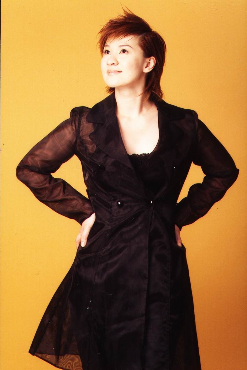  p>柯以敏(mindy quah),1972年3月30日出生于马来西亚槟城,马来西亚