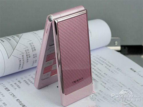 ">翻盖手机 /a>,之前的a520就让我们领略到oppo全手动翻盖的强悍工艺