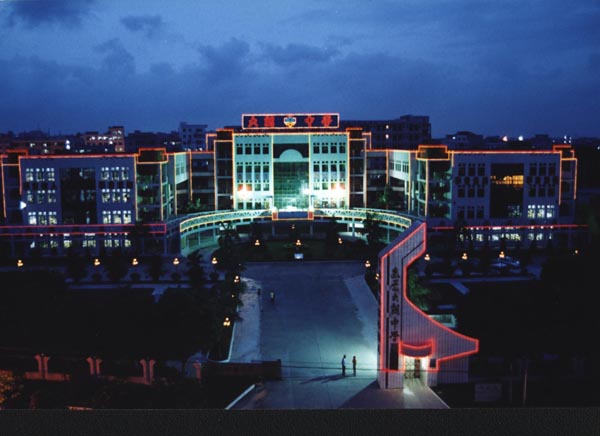  p>东莞市大朗中学,是一所公办完全中学.