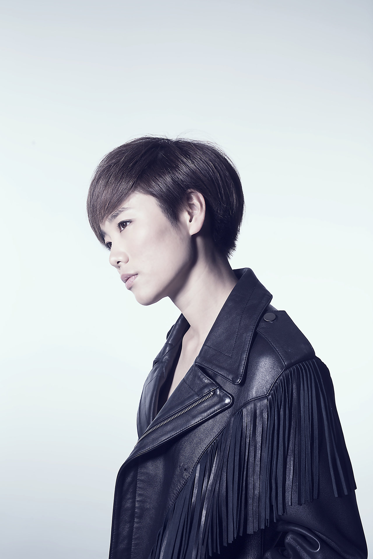 许飞,1985年11月11日出生于吉林省四平市梨树县,中国内地流行乐女歌手