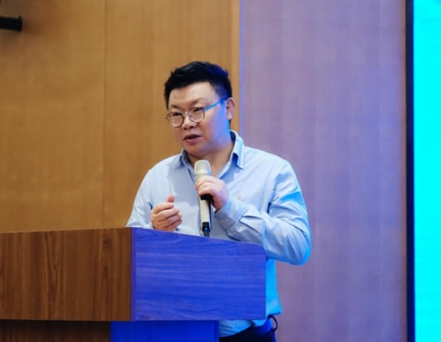 龚虹嘉在演讲