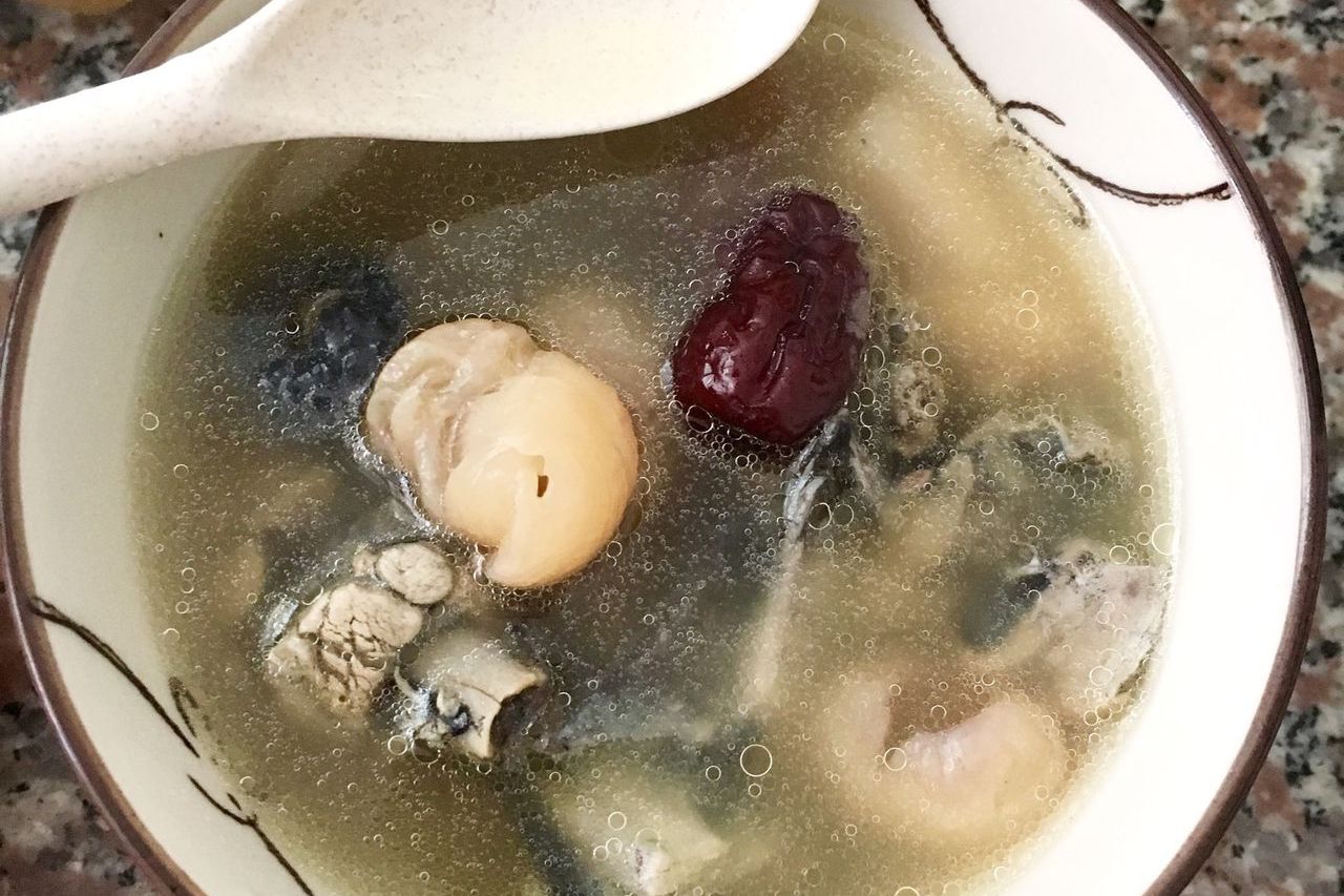  p>红枣桂圆乌鸡汤是以红枣,桂圆,乌鸡等食材制成的一道美食. /p>
