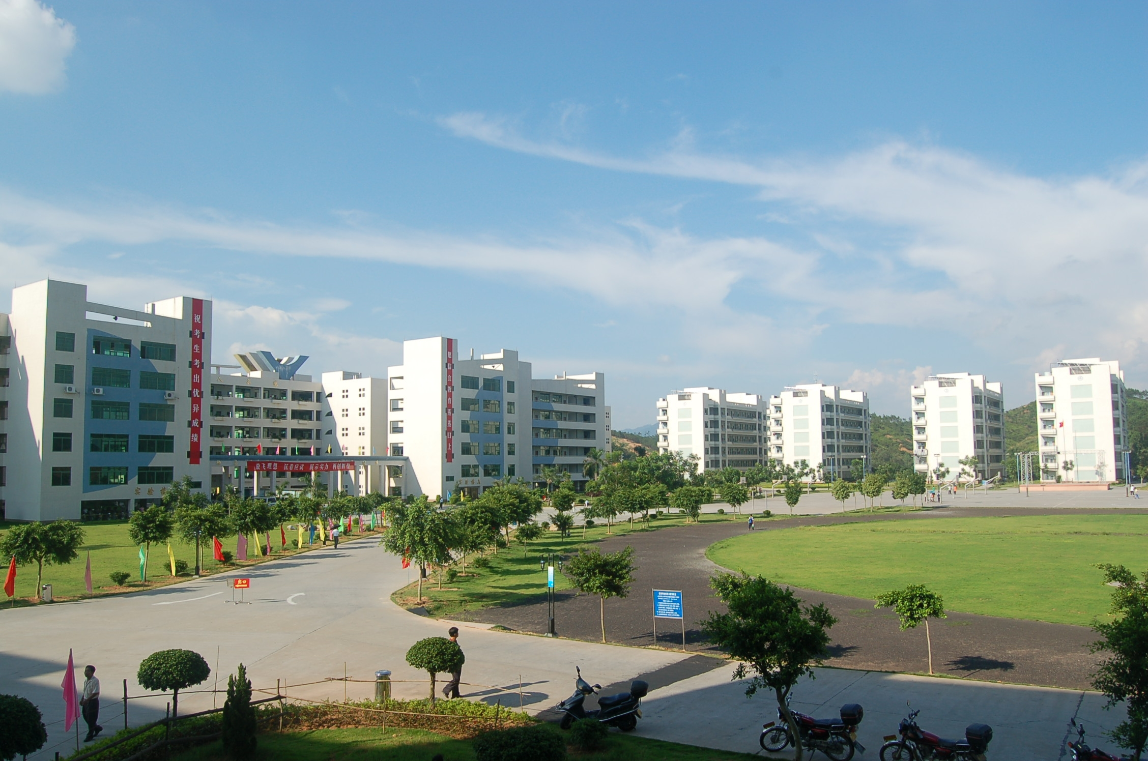 信宜市教育城初级中学