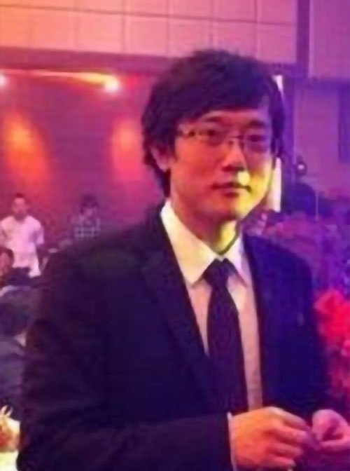  p>徐明朝,男,出生于辽宁省大连市金州区,音乐主编,乐评家和词曲作家 