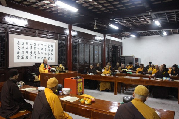 位于佛山禅城区祖庙路5号仁寿寺内,营业时间为中午11:00-2:30下午5:00