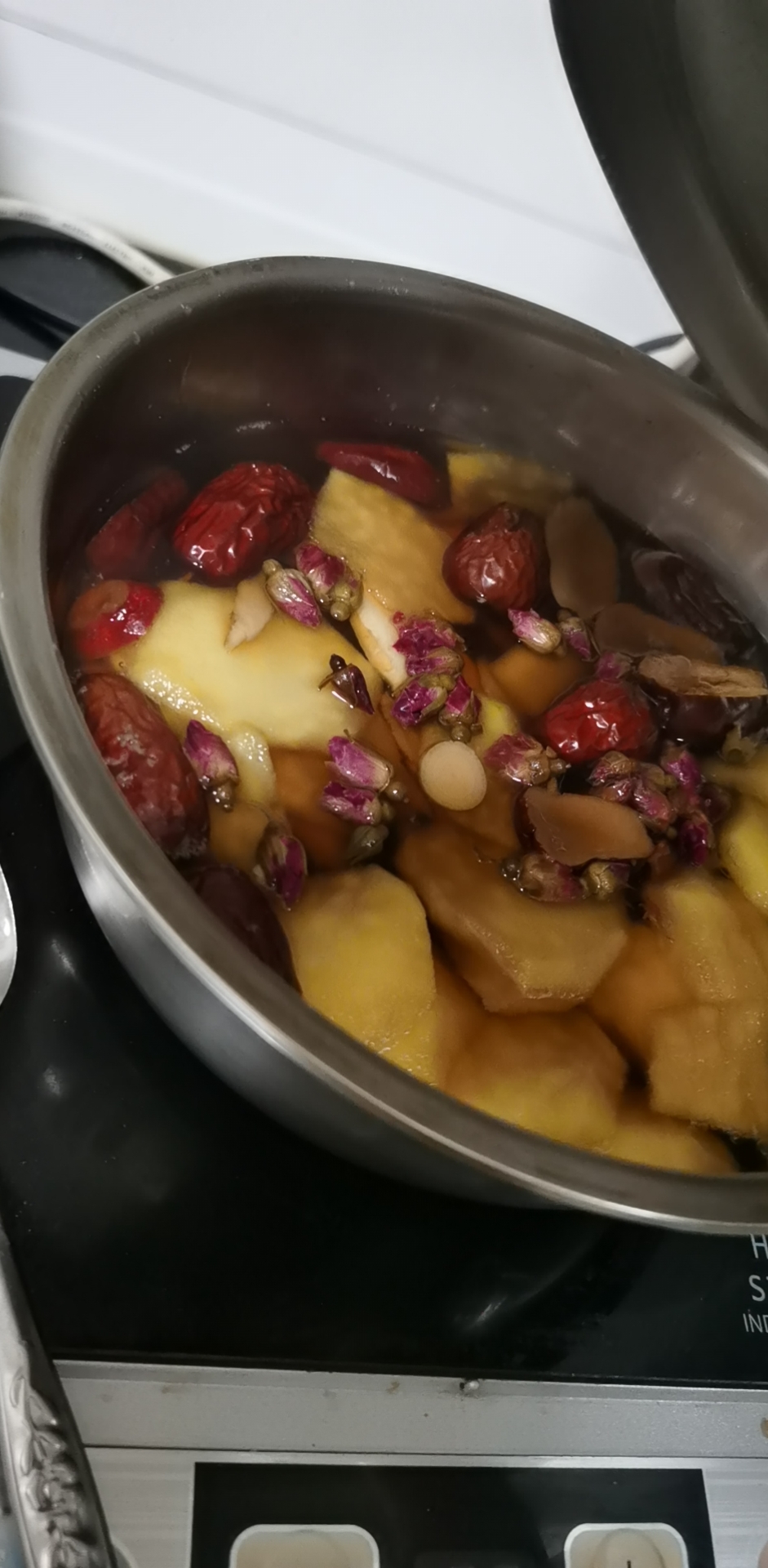  p>生姜红枣茶是由生姜,红枣,枸杞, a href="#" data-lemmaid="760994