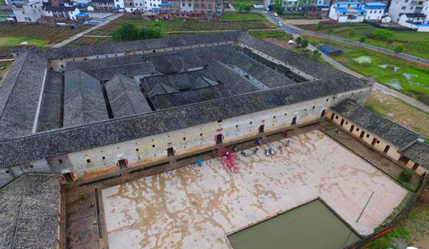  p>客家围屋,又被称为围村,围村屋,围屋村,土围,水围,围堡,客家围等