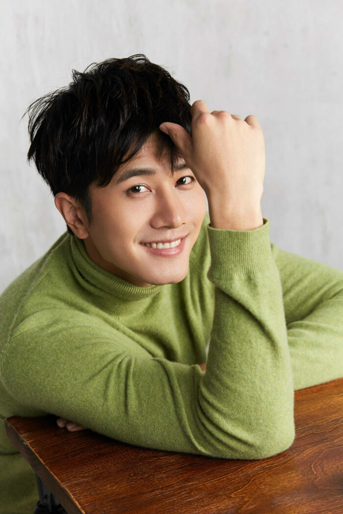  p>彭冠英,1986年2月18日出生于吉林省长春市,中国内地男演员,毕业于 