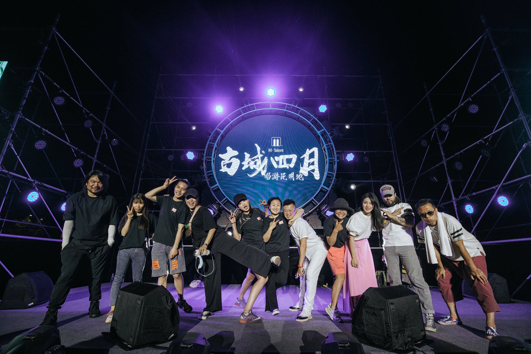  p>古城四月乐队,主要作品《长安圆舞曲》 /p>