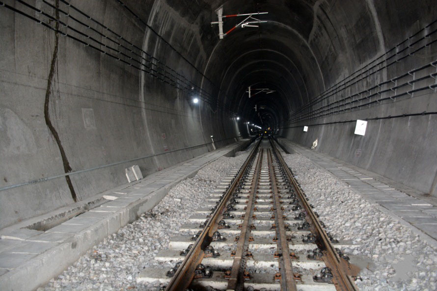  p>木寨岭隧道(muzhailing tunnel)位于甘肃省定西市 b> a target="