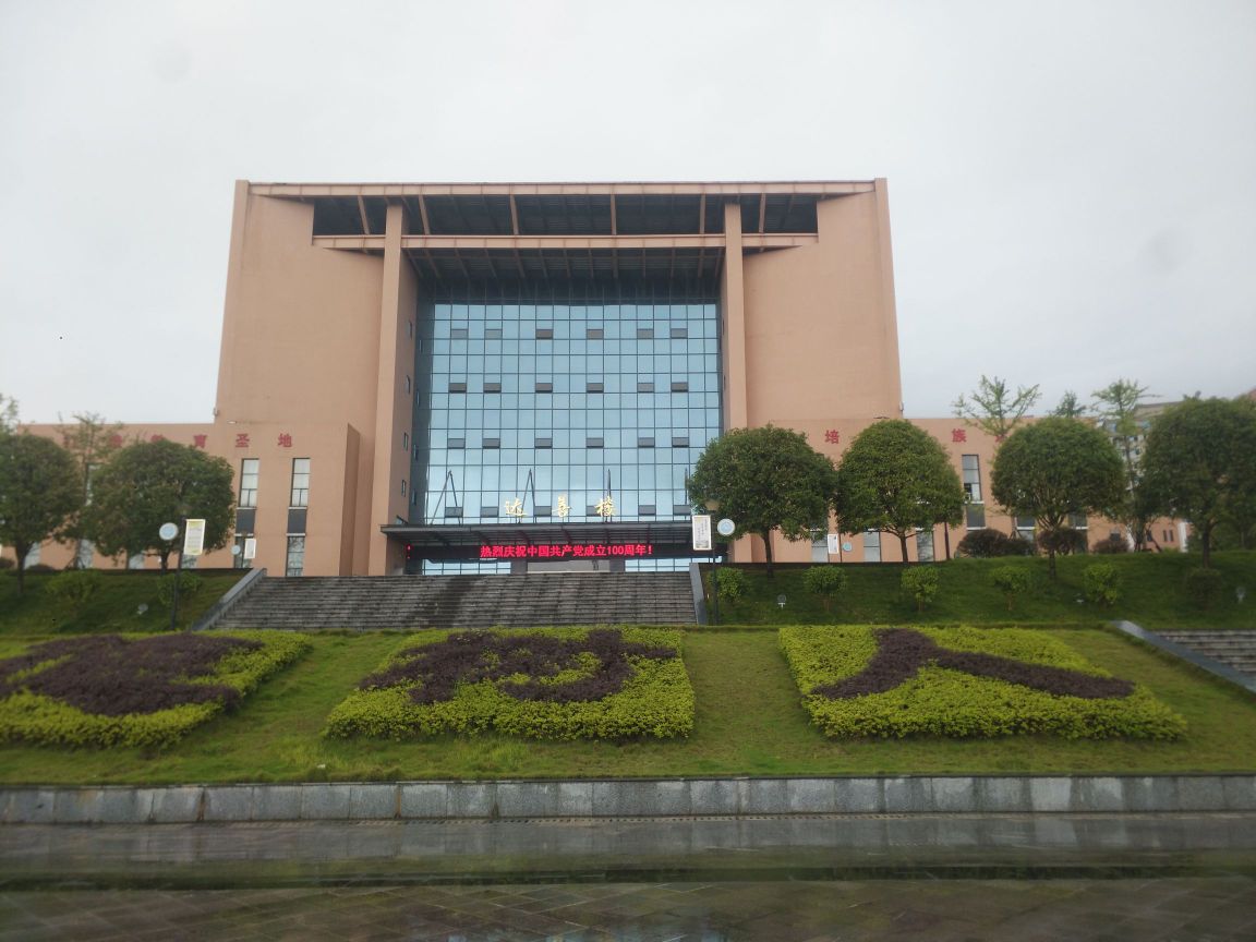 溆浦县圣达学校