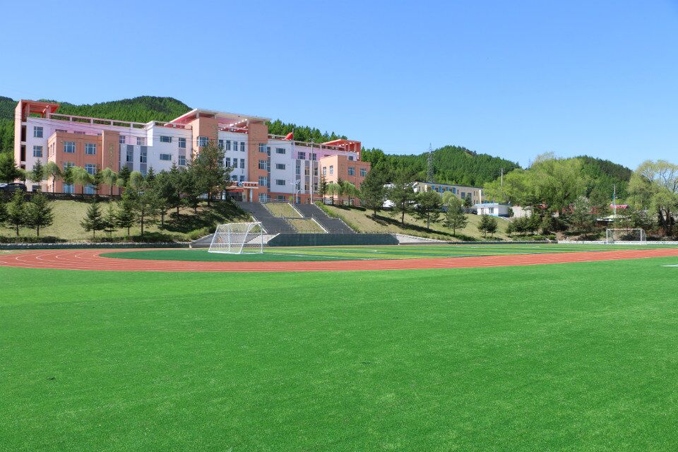 安图县第三中学