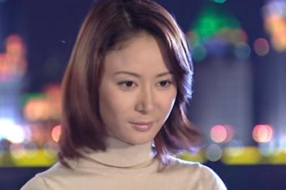 余露,女,电视剧《 a target="_blank" href="/item/粉红女郎/6571917"