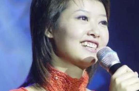 施丹,女,汉族,籍贯四川成都,本科毕业于四川师范大学播音与主持艺术