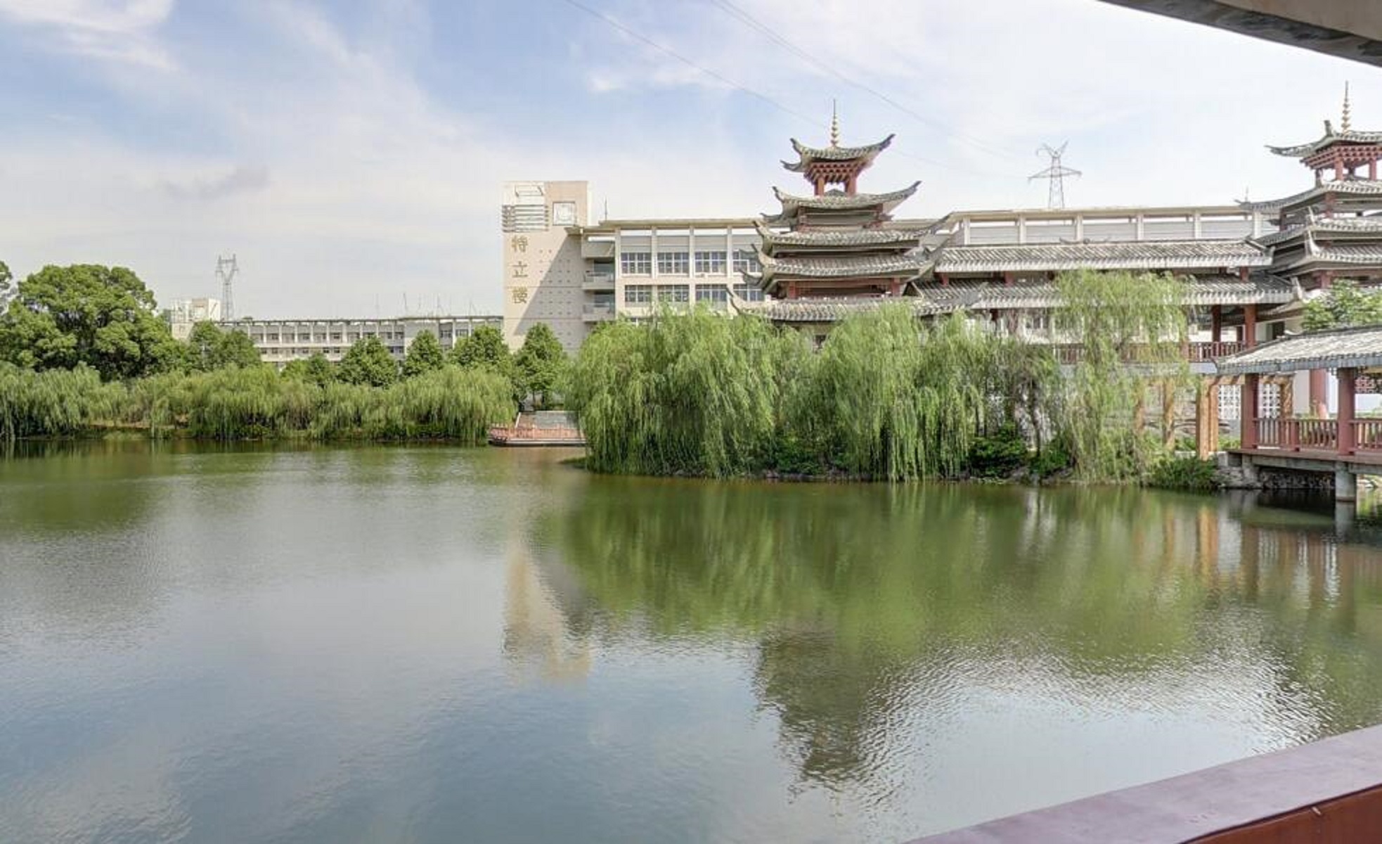 民族职业学院位于湖南省 a target="_blank" href="/item/岳阳市