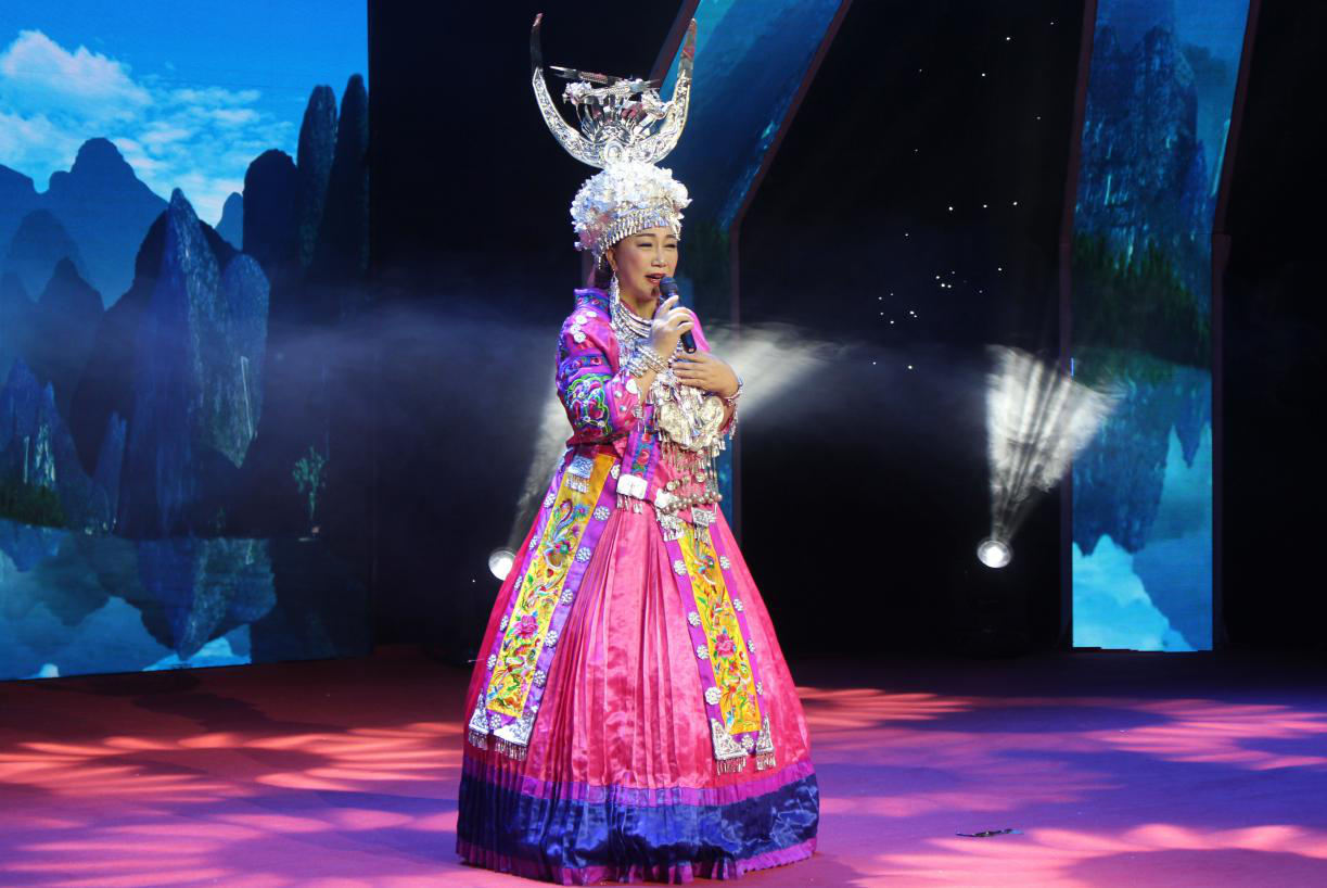  p>阿依果,1976年1月17日出生于贵州省黔东南,中国内地女歌手,音乐人.