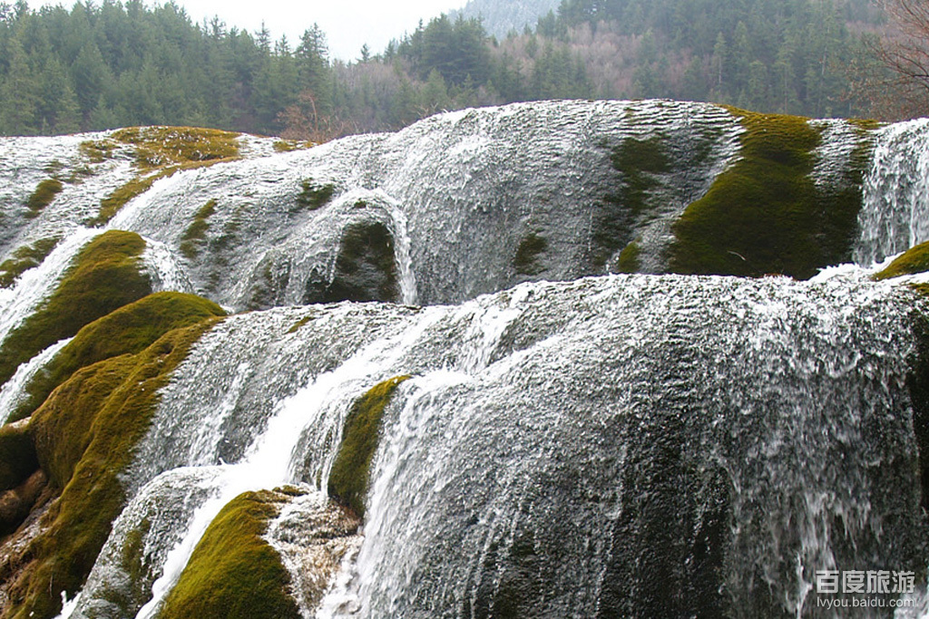 id="gnwngf23bf">冰川流动在陡坡段,冰体呈坠落或滑落状态,如瀑布那样