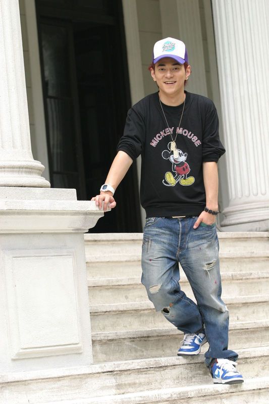 id="gnx9f0zs1t">李晨(nic),1982年8月28日出生于上海,中国内地主持人