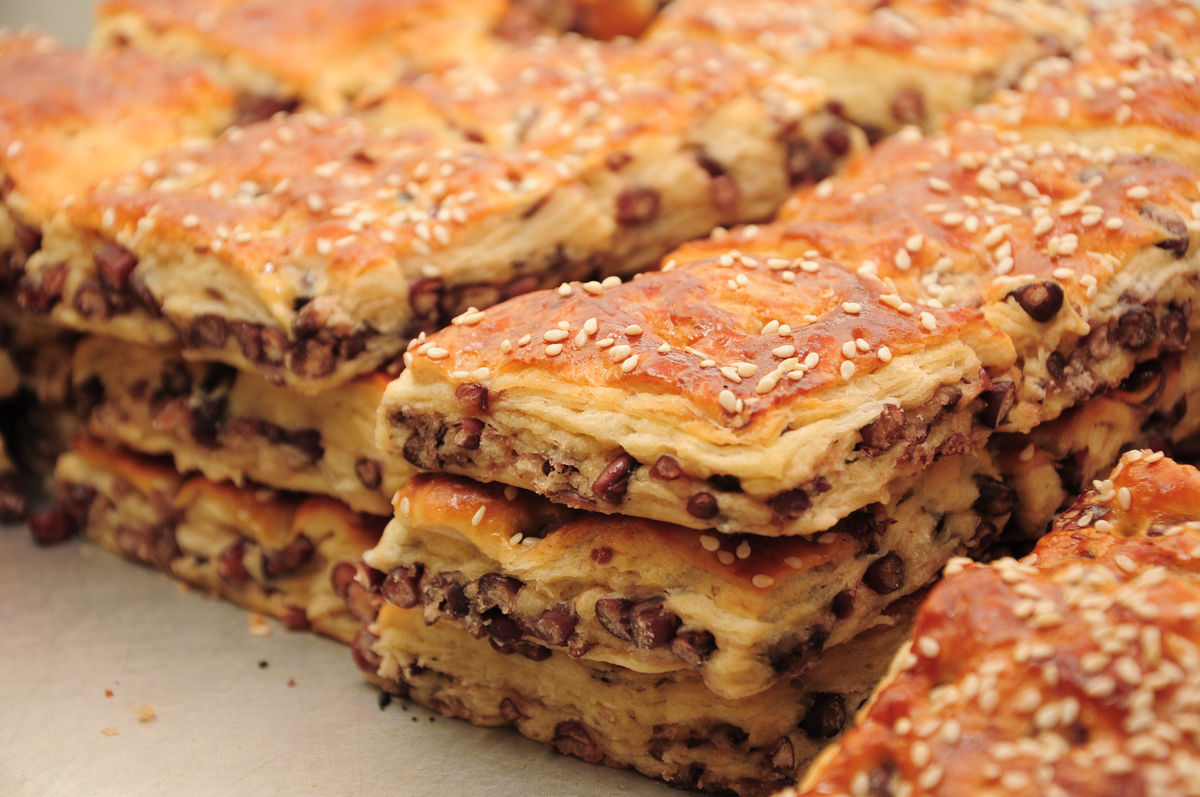 data-id="gn8m3n09tj">红豆酥派是一道美食,主要食材有冷冻酥皮,红豆