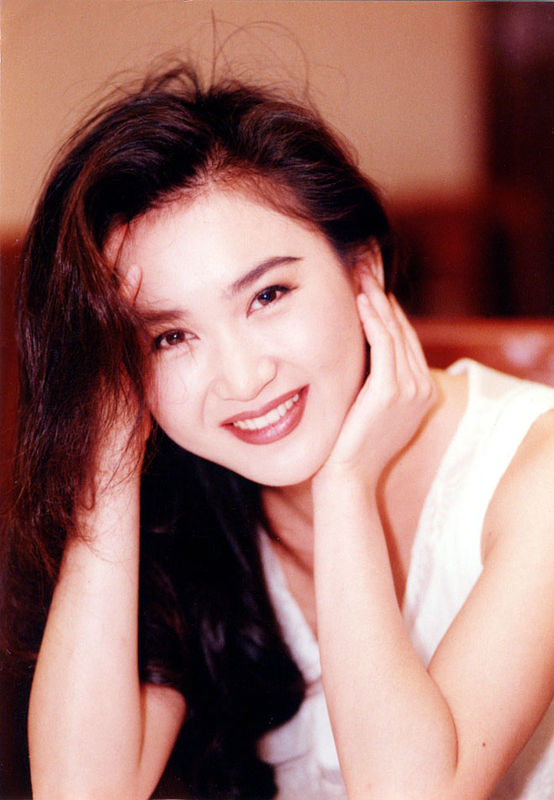  p>温碧霞,原名温啤霞,1966年7月30日出生于香港调景岭,中国香港女