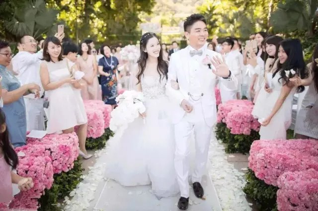 刘强东老婆的“真实身份”，其实早已发生巨大改变！_百科TA说