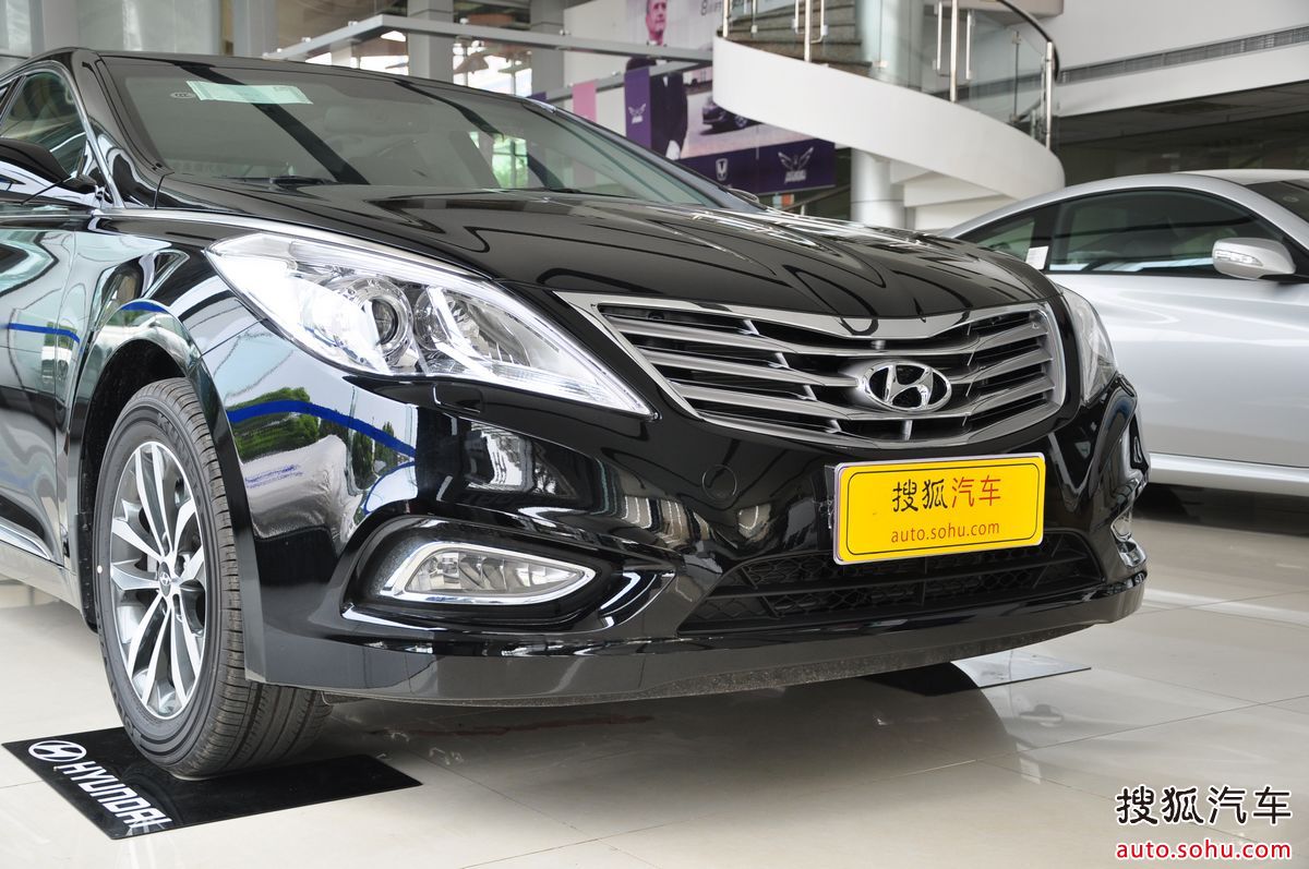 在国内,azera有一个很别致的名字"雅尊"