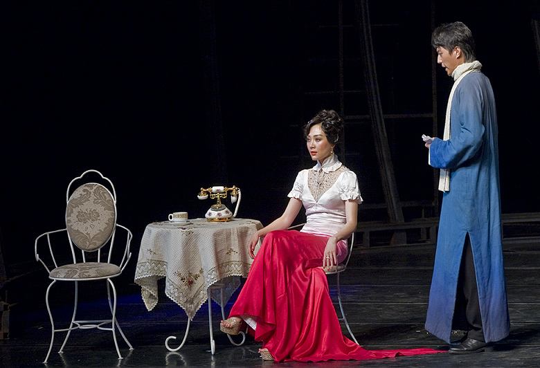 《日出》是近代剧作家 a target="_blank" href="/item/曹禺/113585"