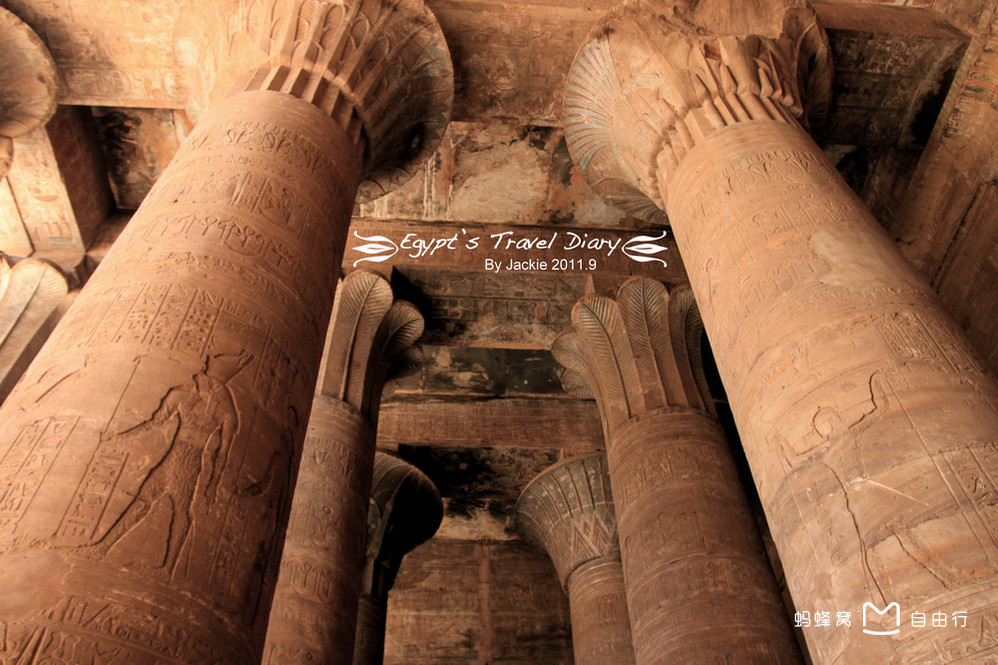  p> a target="_blank" href="/item/卢克索">卢克索 /a>神庙坐落在