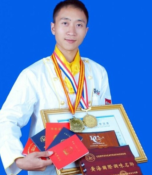 重庆人,国家 a target="_blank" href="/item/中式烹调高级技师