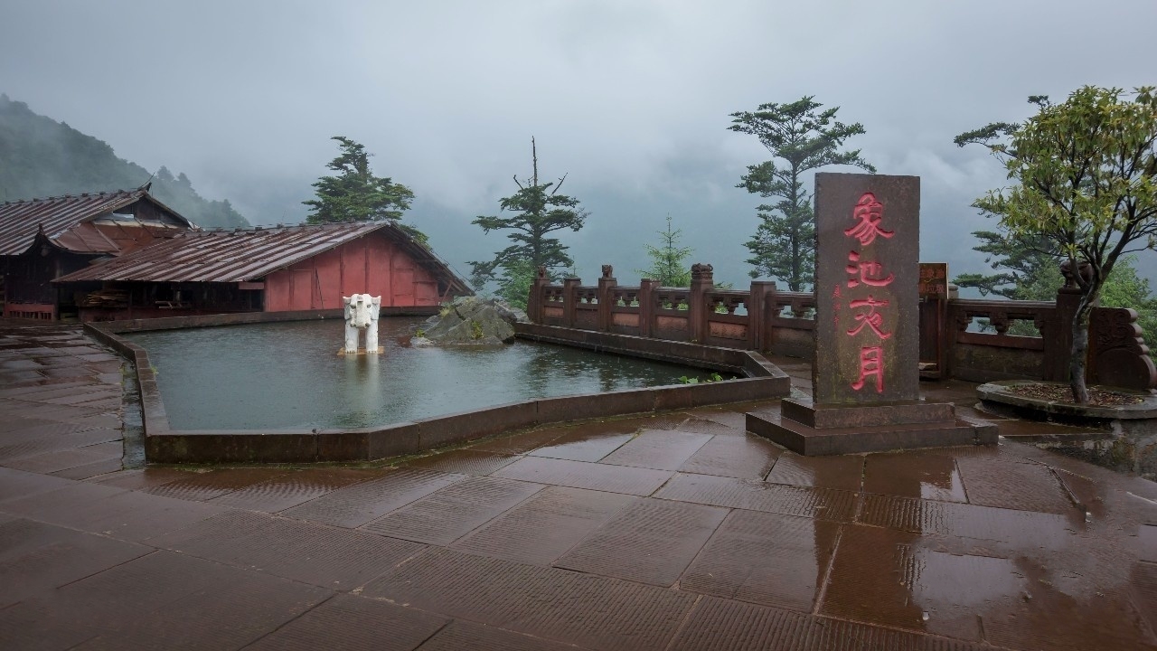  p> a target="_blank" href="/item/峨眉山/18450966" data-lemmaid=