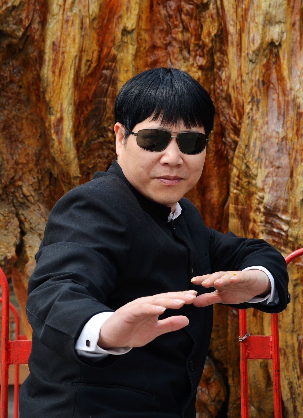  p>李富山(学名李增峰),汉族,梁氏八卦掌第四代传人,哮殛道创始人
