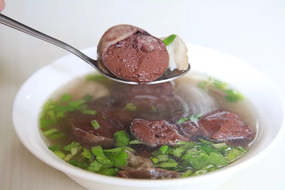  a target="_blank" href="/item/血肠">血肠 /a>是凉山彝族地区最为