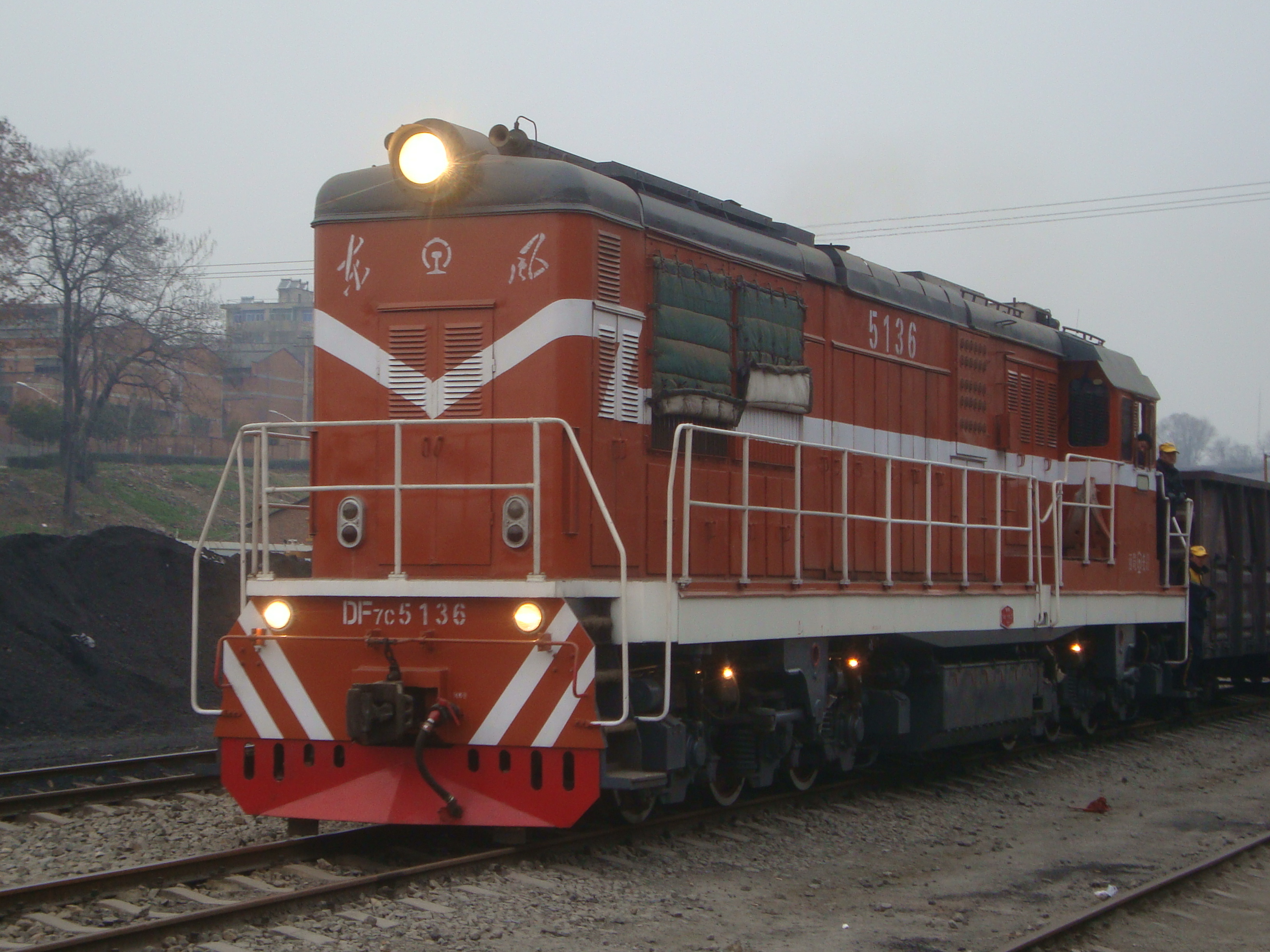 东风/2692970" data-lemmaid="2692970">东风 /a>7c型柴油机车(df7c)