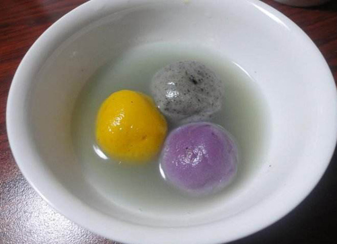 诱人三色汤圆