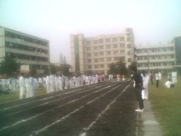  p>汉川四中创建于1956年7月,座落在汉川西部古镇脉旺镇. /p>