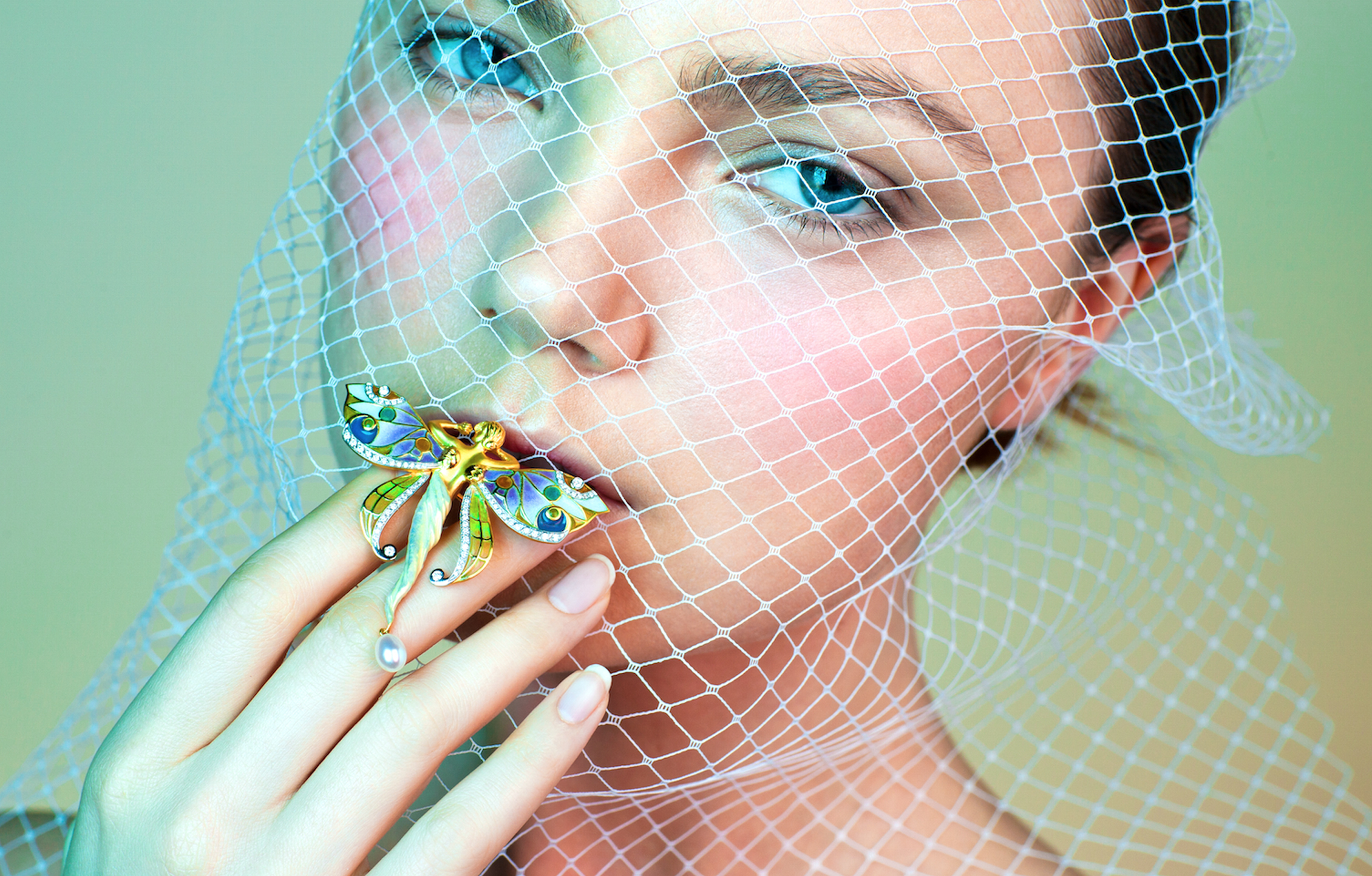 1984年10月13日出生,中国内地时尚摄影师视觉艺术家,资深明星造型师