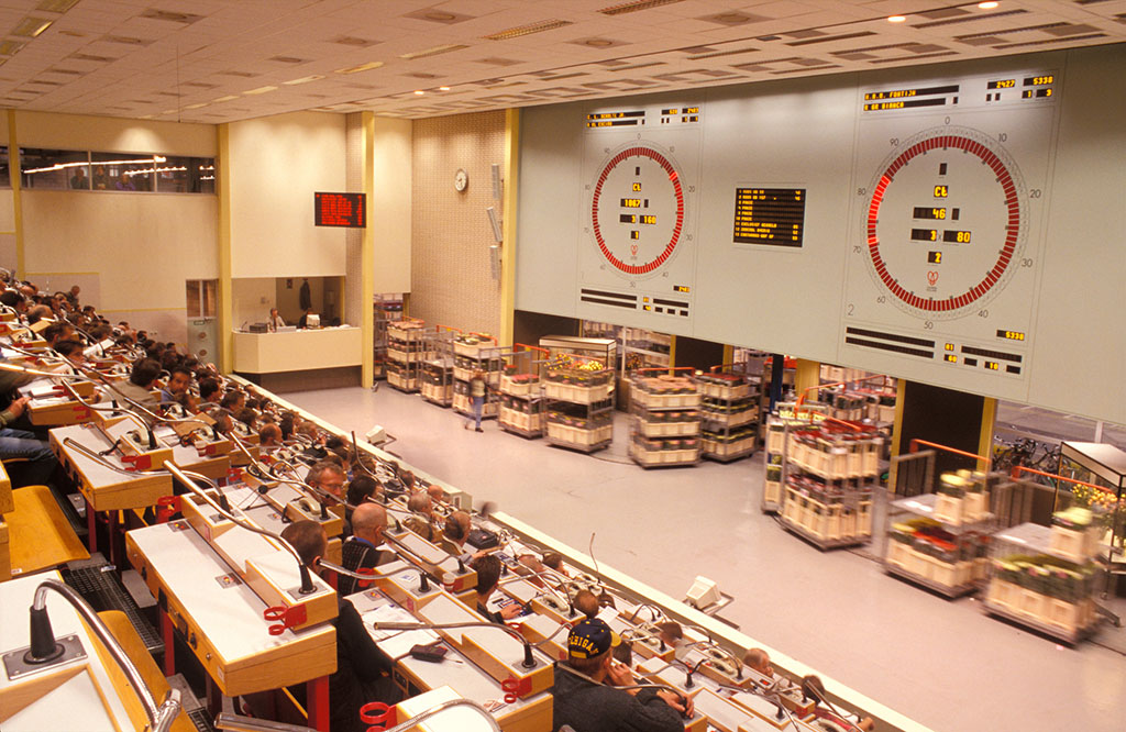  p>荷兰式拍卖亦称"减价式拍卖".