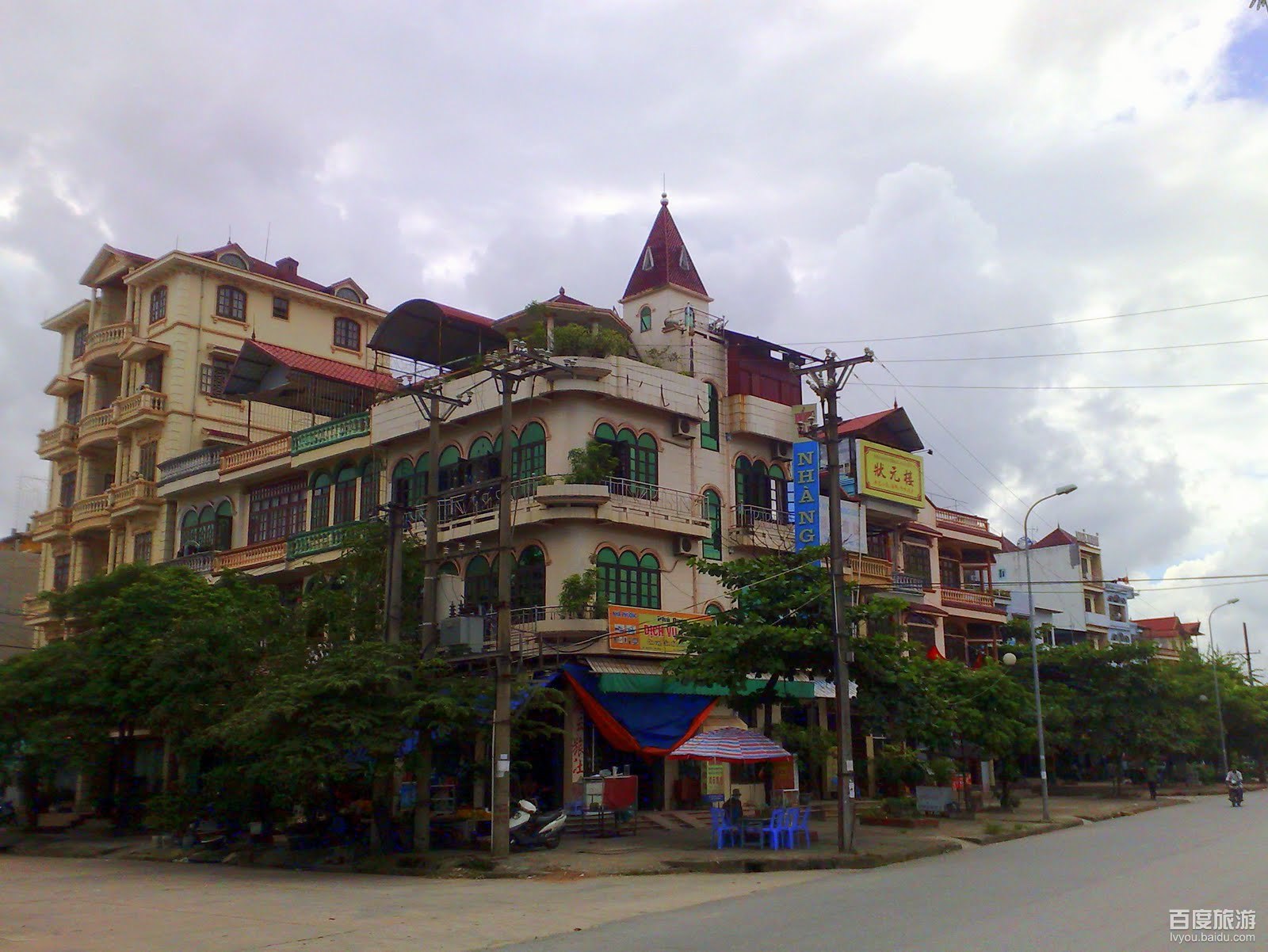  p data-id="gnvjy83sbi">芒街市(móng cái)是越南北方靠近中国的一