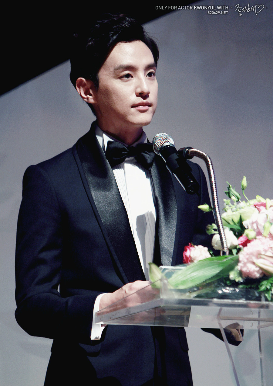 本名权世仁,2012年转入经纪公司saram entertainment时将名字改为权律