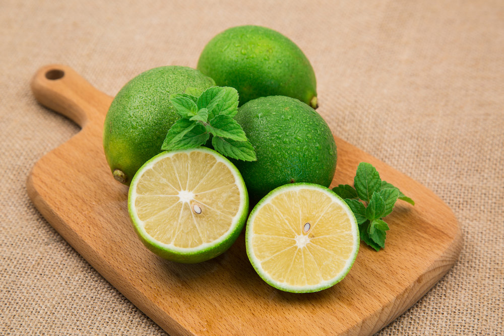  p>柠檬(学名: i>citrus limon  /i>(l.) burm. f.