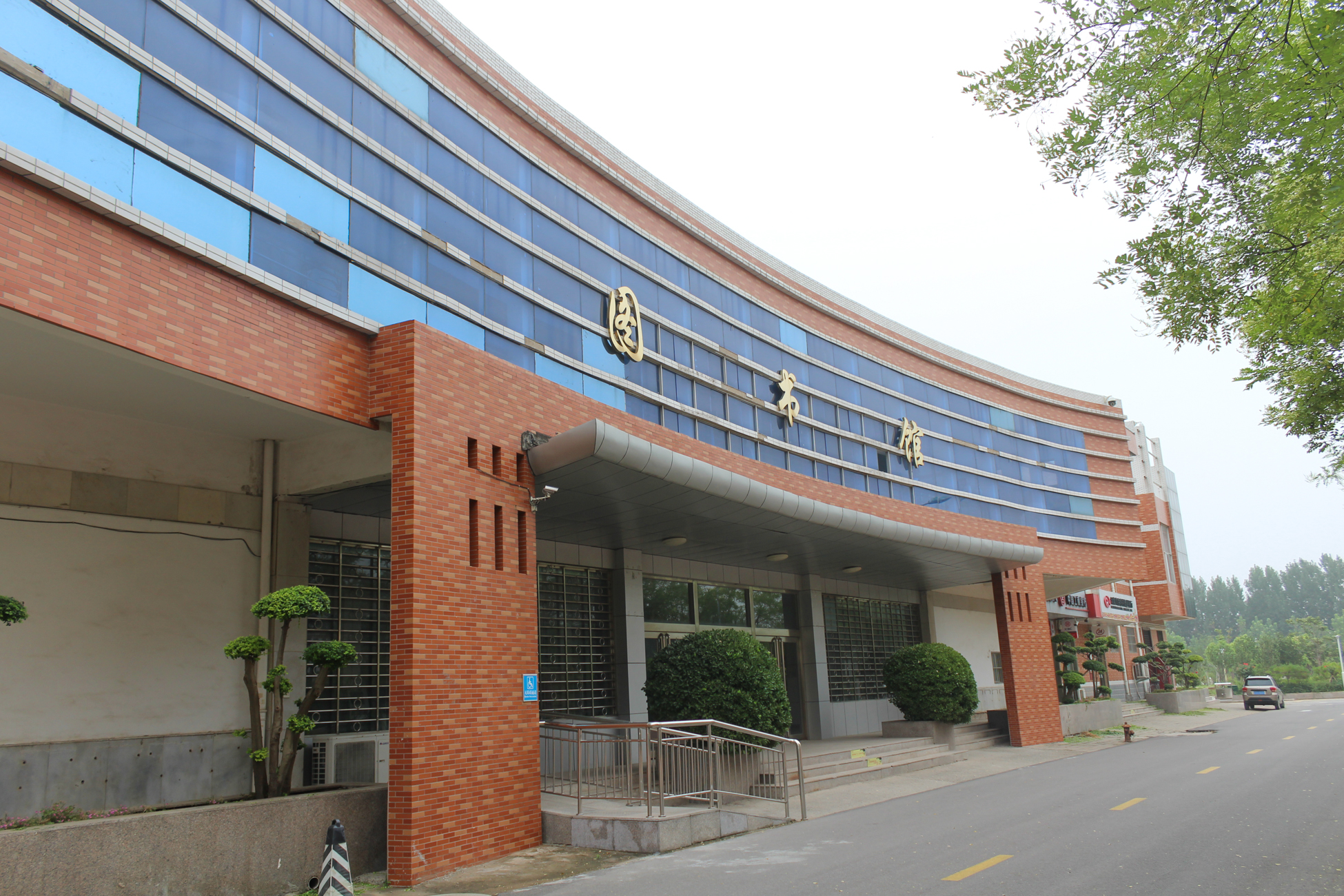  p>开封文化艺术职业学院位于河南省开封市,是一所经 a target="