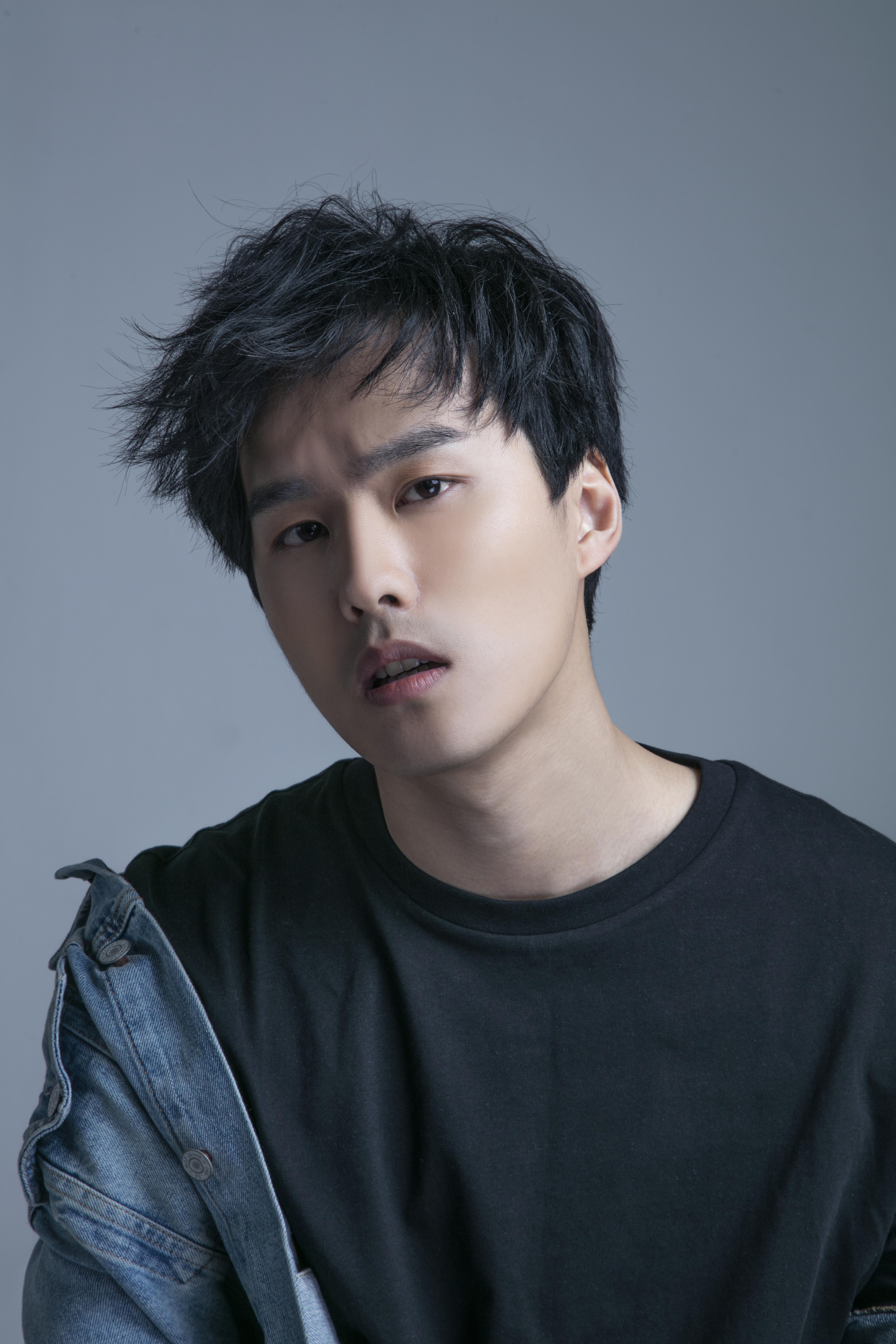  p data-id="gnzh2n6g5x">曲博,河南郑州人,中国内地男演员,毕业于