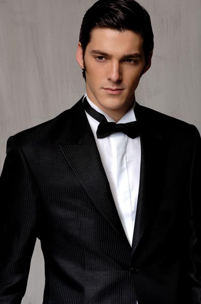 时就被称呼"完美得像梦""全世界最美的面容""气质百变美男"等众多称号