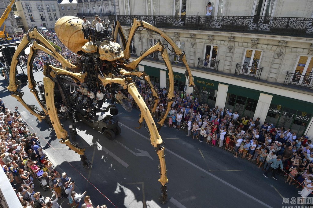 巨型机械蜘蛛