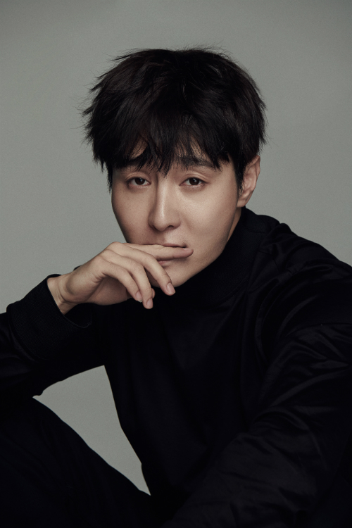  p>李昕亮 ,1988年10月27日出生于陕西省西安市,中国内地男演员,主持