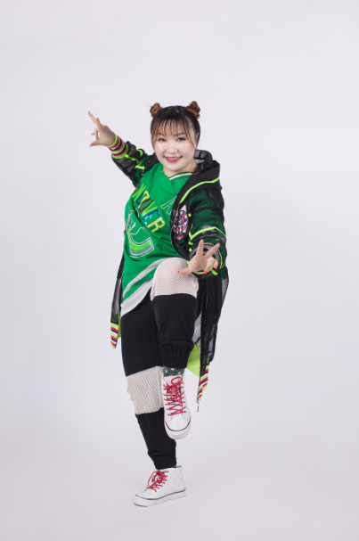  p data-id="go07ffwehy">华夏(艺名:东北小胖丫),女,中国籍, a