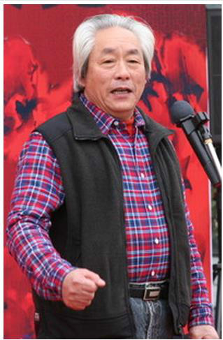 退休前供职于辽宁省大石桥市文物管理所,美术师.