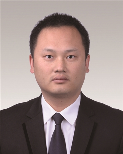 李一平