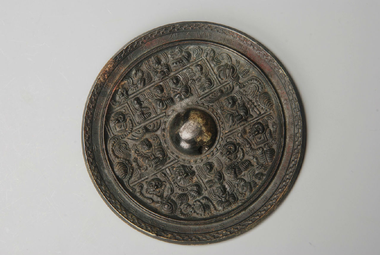 三国黄龙元年重列式神兽纹铜镜